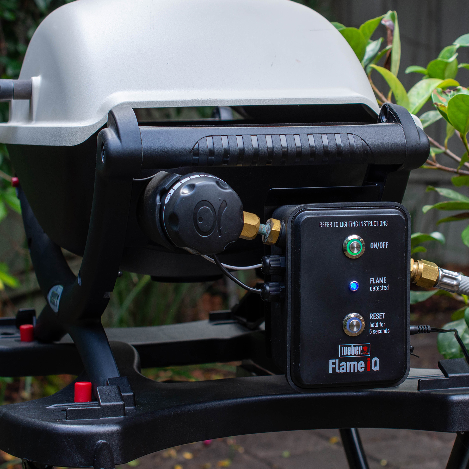 Weber® Baby Q® (Q1000 - Classic 2nd Gen) Gas Barbecue with Flame iQ® image number 3